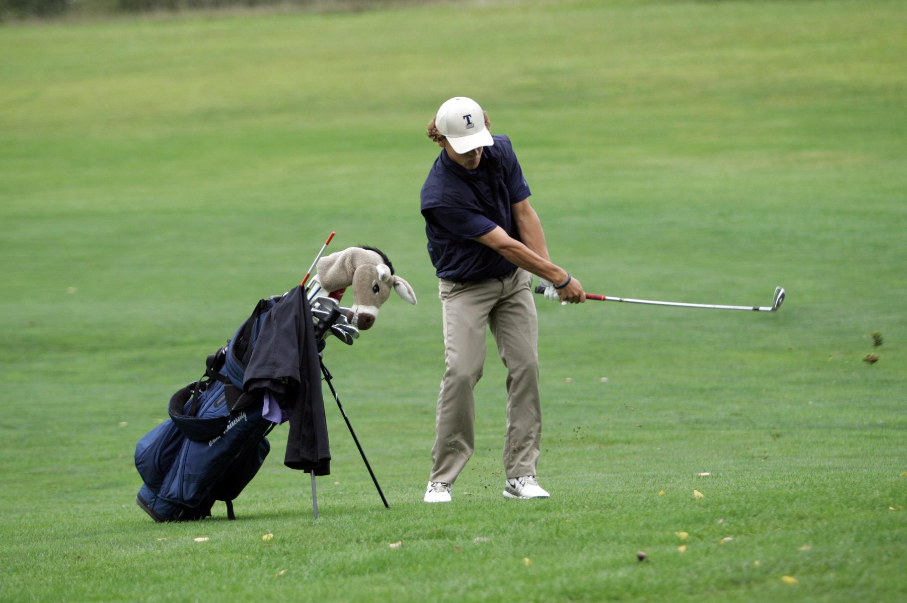 Men's Golf Sits in Sixth After Day One of MIAA Fall Finish