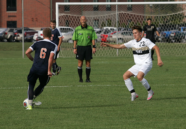 Men's Soccer Ends Season With Loss Against Calvin In MIAA Tournament Semifinal