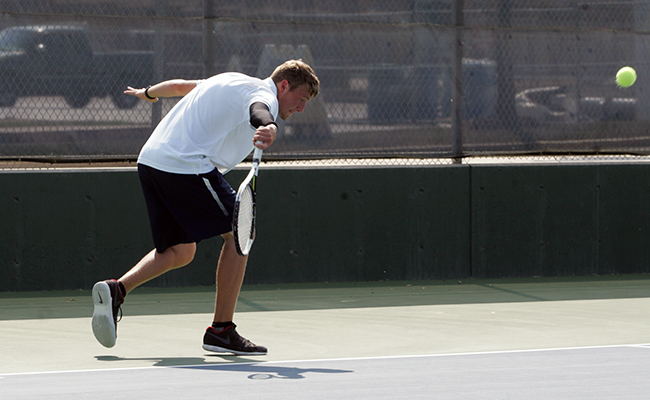 Men's Tennis Drops Match to Calvin