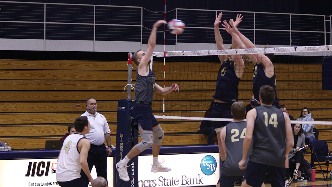 Men's Volleyball Makes Easy Work of Rockford for First Win of 2022