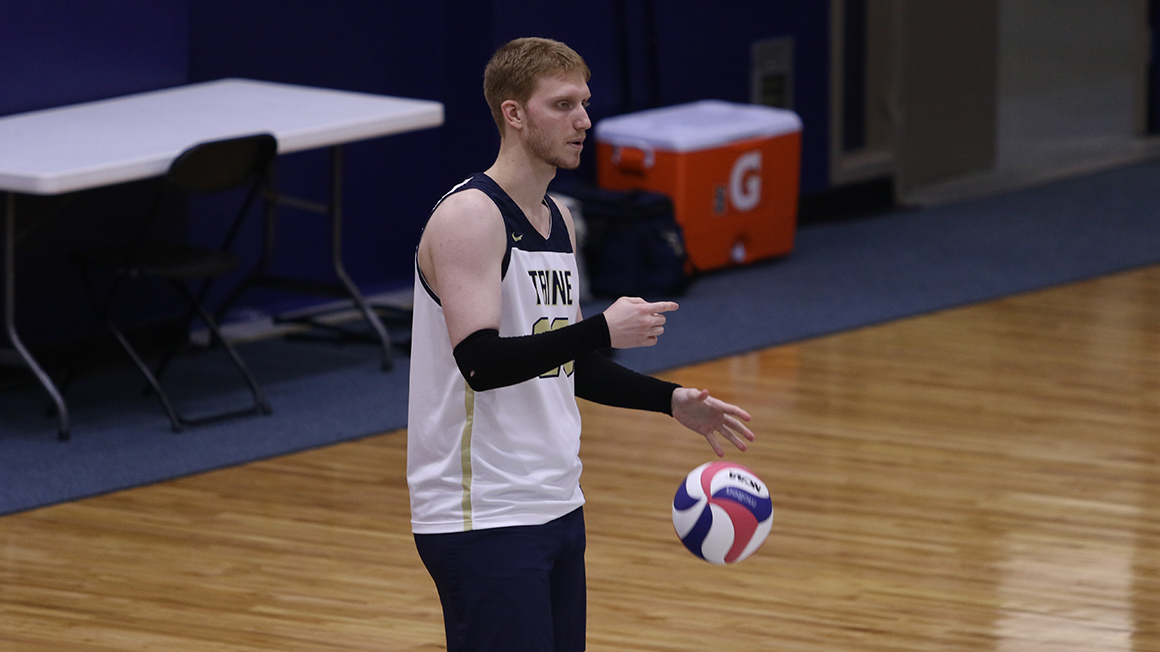 Final Regular Season Road Match for Men's Volleyball Ends in Three-Set Win