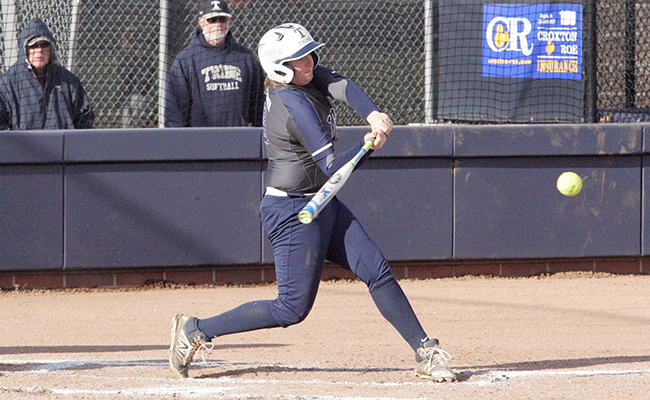 Clutch Hits lead Thunder to Sweep at Calvin