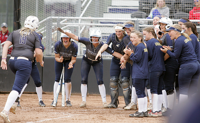 Softball to Host Fall Players Clinic