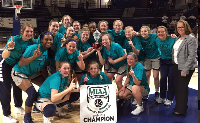 Women's Hoops Picked Second in MIAA Coaches Poll