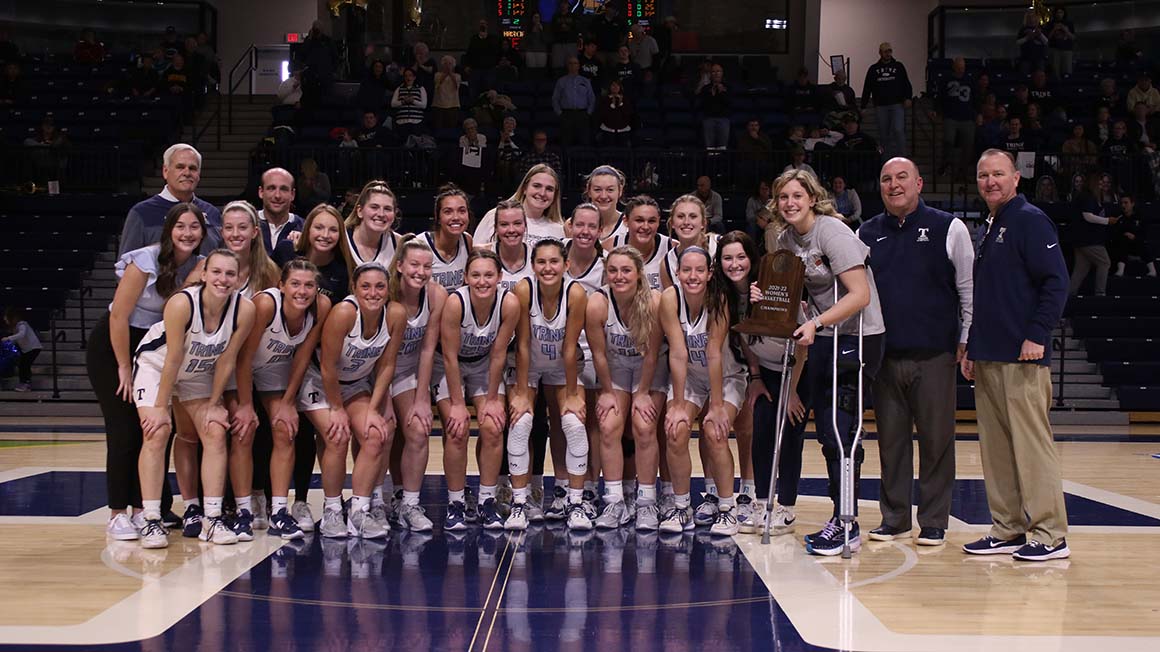 Women's Basketball Clinches Share of MIAA Title with Senior Day Win