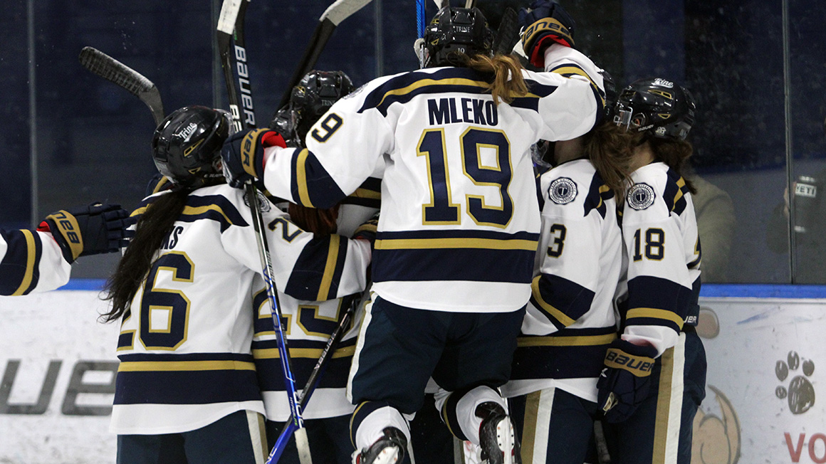 Women's Hockey Comes From Behind for First Win of Season
