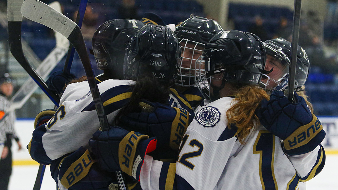 Women's Hockey Finishes Sweep of Lawrence