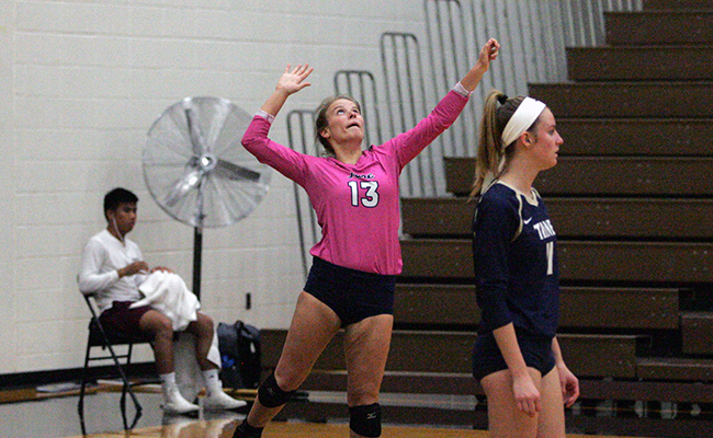 Women's Volleyball Picks Up Two Victories on Day One