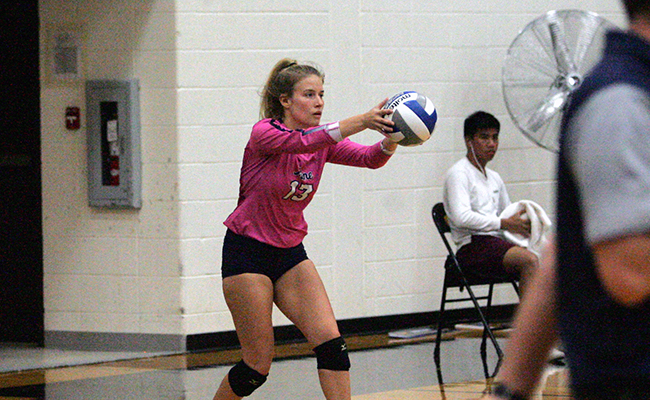 Women's Volleyball Rebounds to Defeat Comets 3-1
