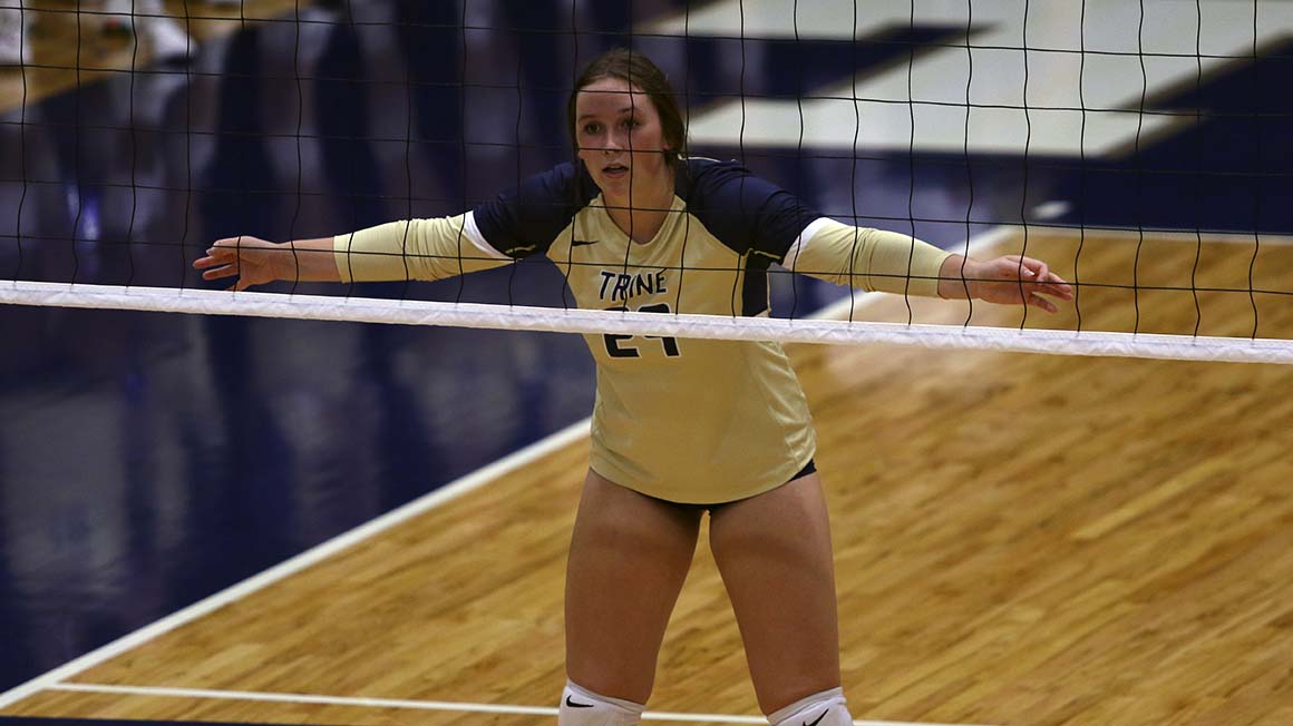 Women's Volleyball Stumbles at Home to #8 Calvin