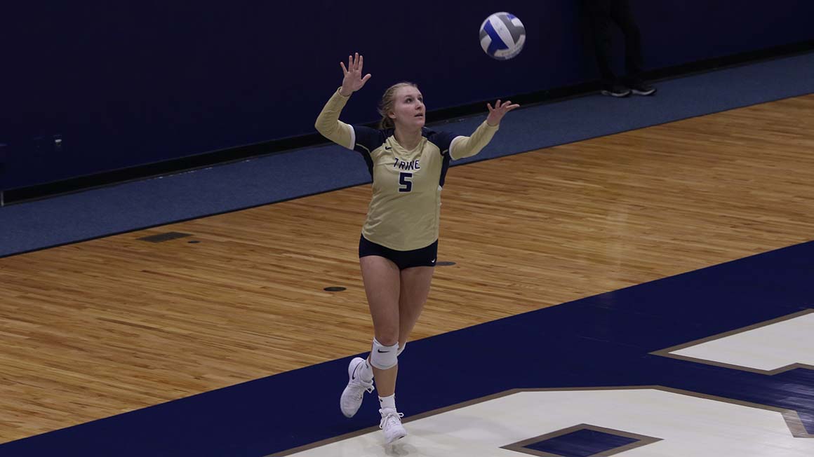Season-High Hitting Percentage Results in Three-Set Win Against Saint Mary's