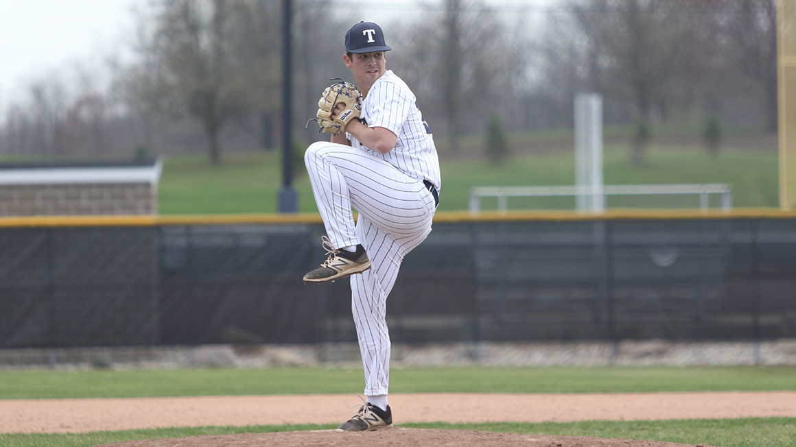 Baseball Takes Advantage of Defensive Miscues to Earn Saturday Split with Calvin