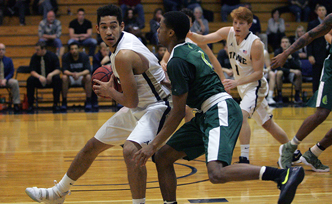 Men's Hoops Rally to Beat Anderson