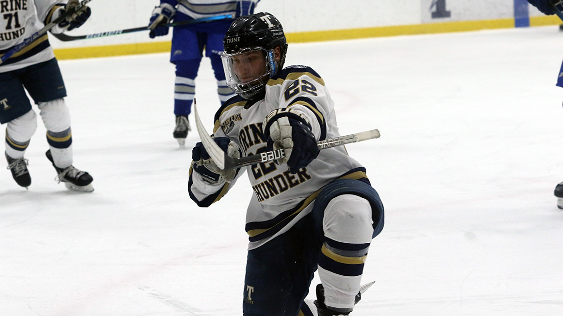 Men's Hockey Fends Off Lions in Monday Night Action