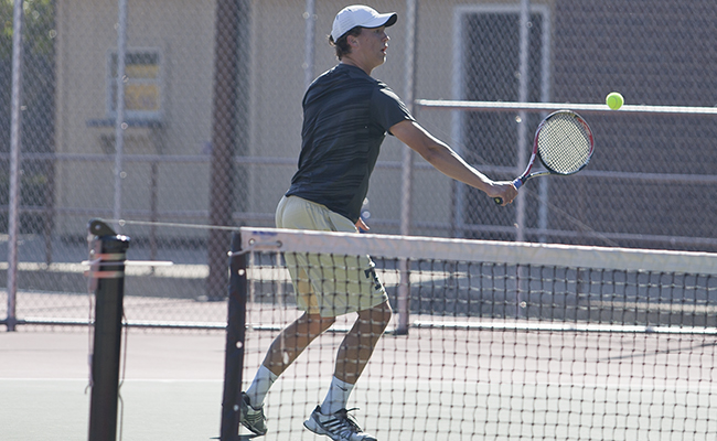 Men's Tennis Blanks Bethel to Win Fourth-Straight Match