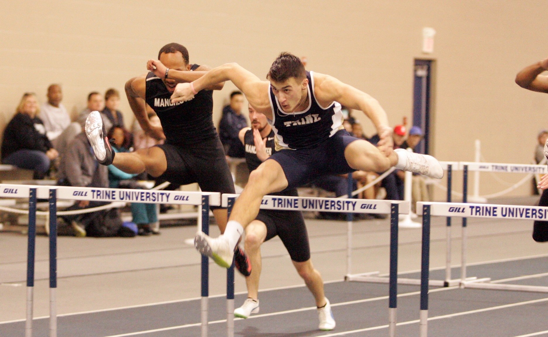 Men's Track and Field Competes in Midwest Classic