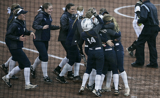 McCue's Walk-Off Gives Thunder Win in Super Regional Opener