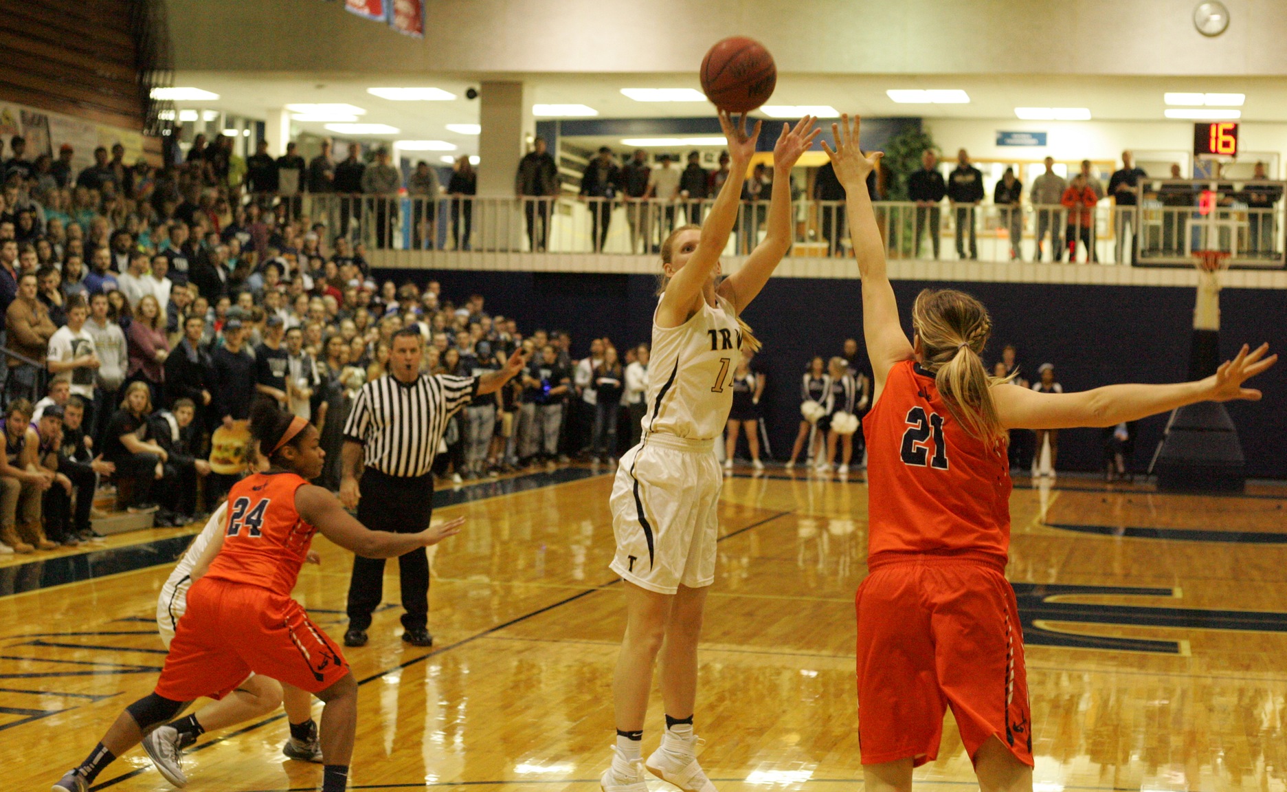 Women's Basketball Victory Sets Up Title Chance