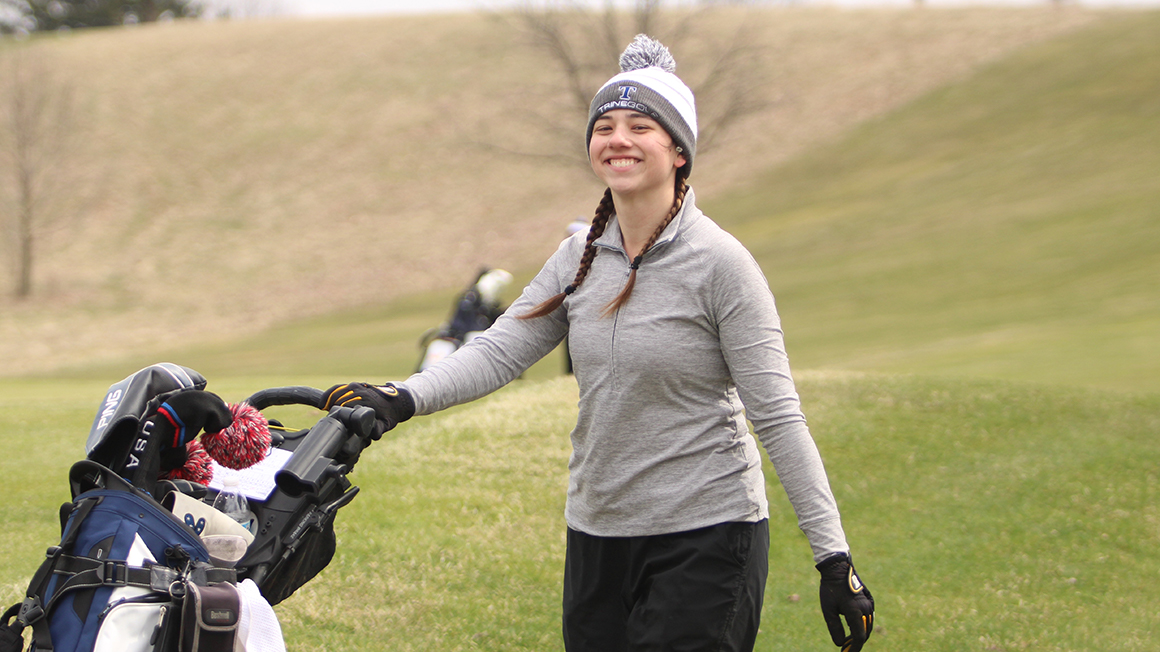 Women's Golf Places Third in Franklin Lady Grizzly Spring Tournament