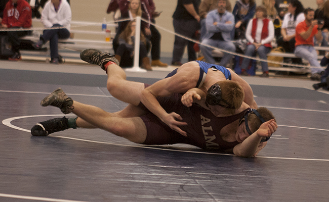 Two Thunder Wrestlers go Unbeaten at Chicago Duals
