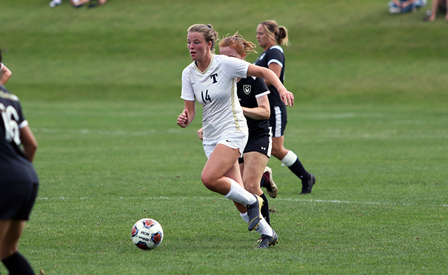 Women's Soccer Overcomes Halftime Deficit for Draw with Calvin