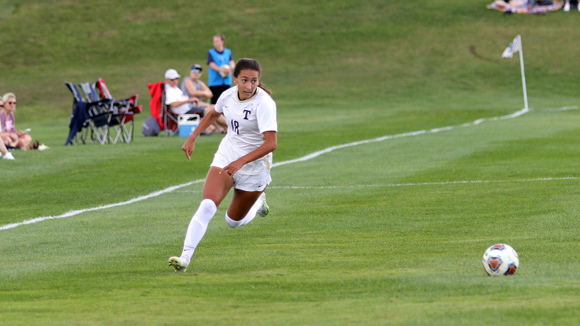 Women's Soccer Drops Thriller with Nationally-Ranked Carnegie Mellon