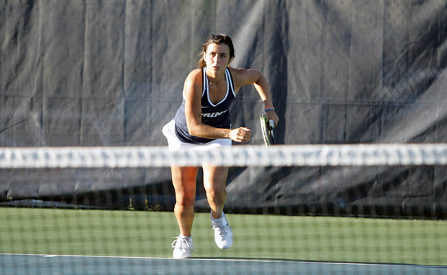 Women's Tennis Tripped Up by Pilots