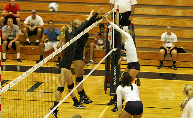 No. 3 Calvin Edges Out Volleyball