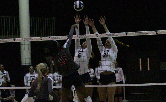 Women's Volleyball Defeats Anderson