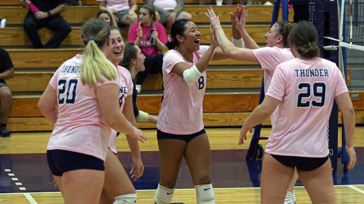 Women's Volleyball Clinches Postseason Spot with Win at Olivet