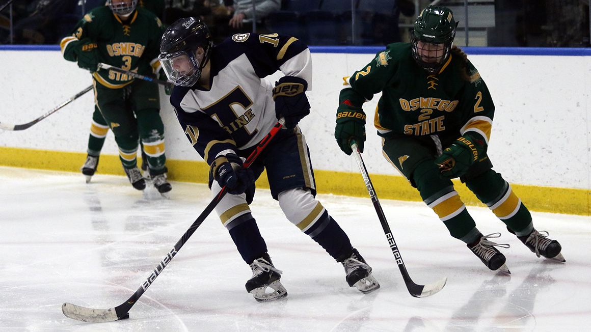Women's Hockey Drops High Scoring Contest with Concordia Wisconsin