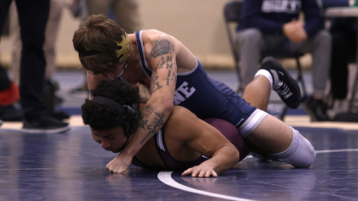 Four Advance to Second Day of Central Regional