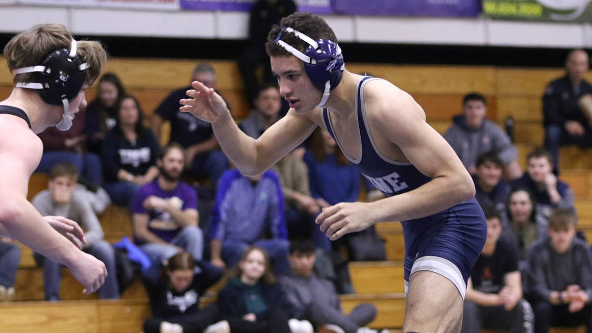 Wrestling Finishes Fourth at Mid-States Invite
