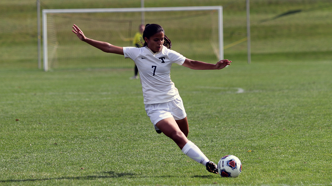 Women Soccer Tames Cougars in 3-1 Win