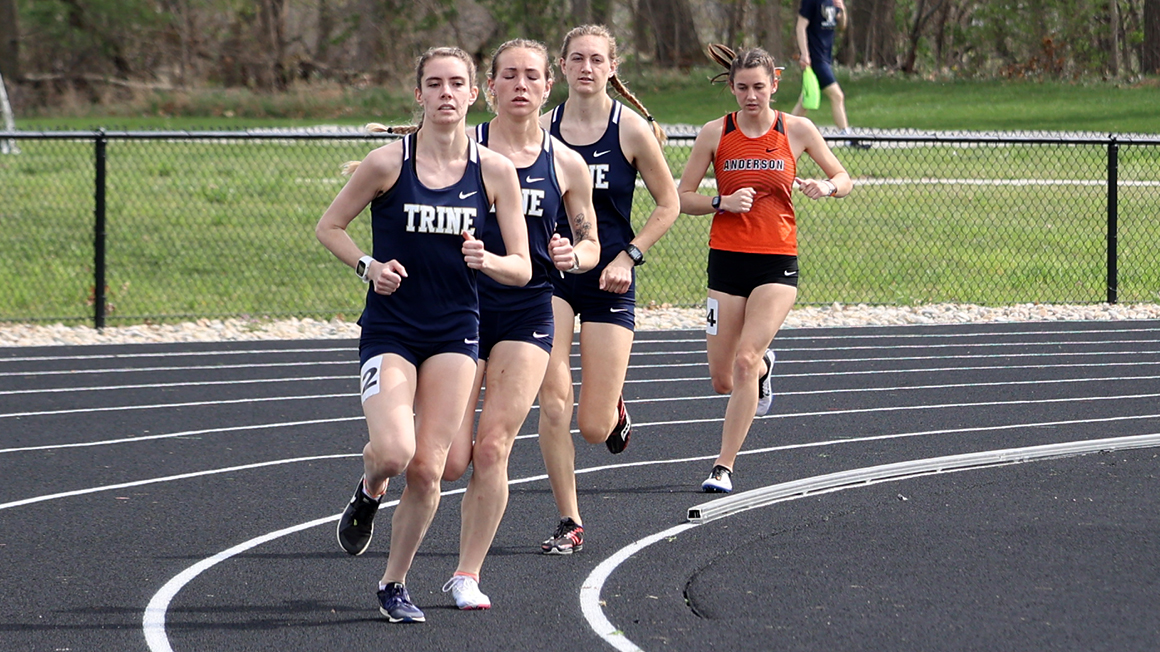 Women's Outdoor Track & Field Takes First at Manchester